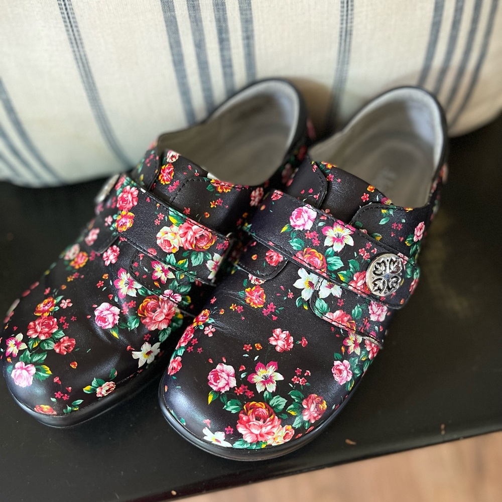 Womens Alegria by PG Lite floral nursing shoes Size 38 (Womens US 7.5)